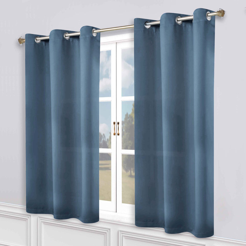 Paire de rideaux obscurcissant avec œillets Millendon, L 46 po x L 63 po, Bleu denim
