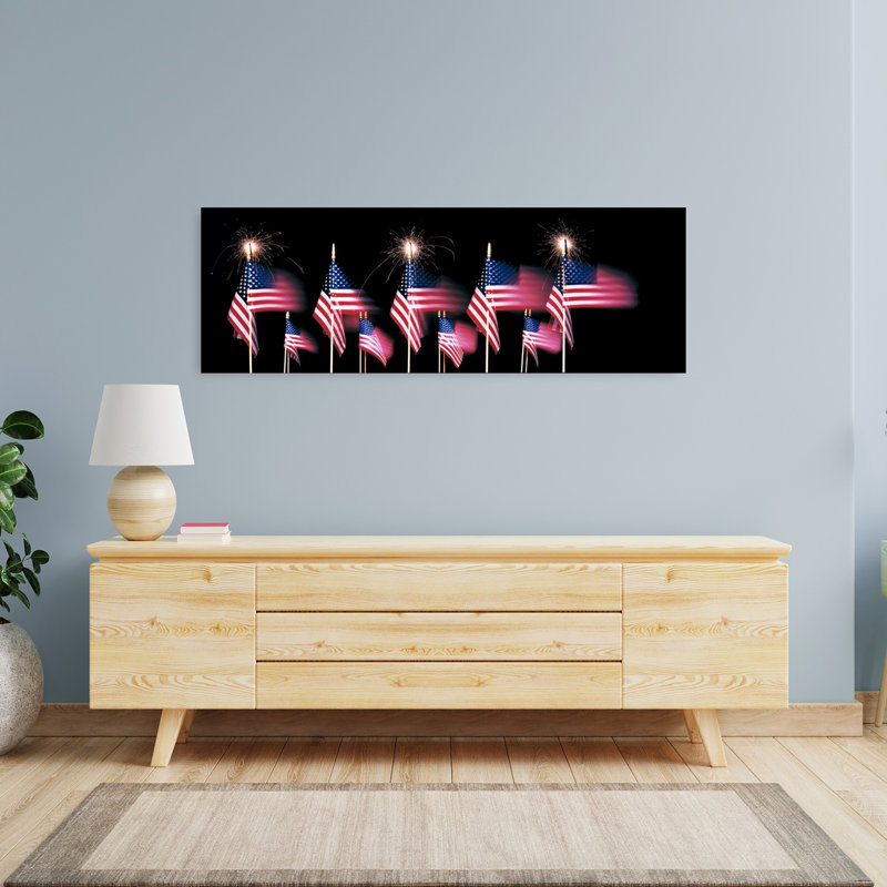 «Us Flags And Fireworks», art mural traditionnel, H 16 po x l 48 po