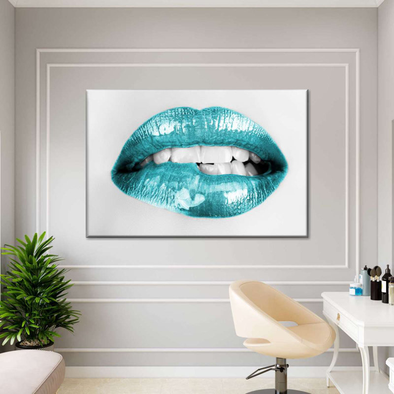 «Lip Bite», reproduction sur toile, H 8 po x l 12 po x P 1 po