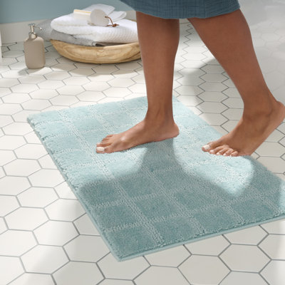 TOWN & COUNTRY EVERYDAY Ultra Plush Solid Tufted Windowpane Machine Washable Bath Mat 20"x32"