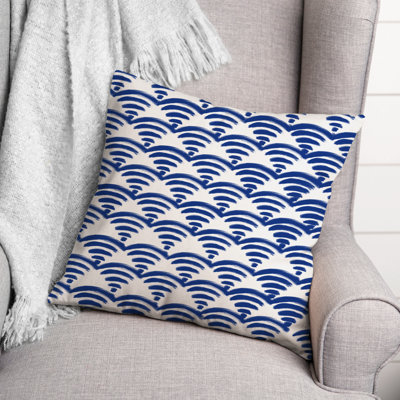 Coussin extérieur bleu à motif festonné