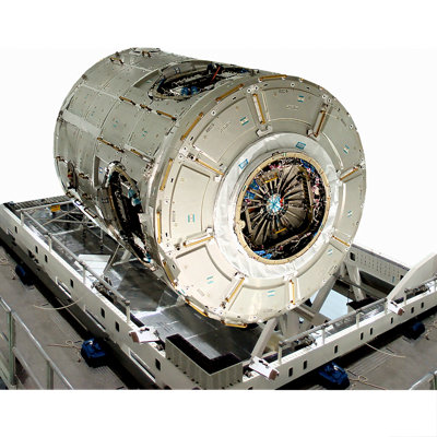 Station spatiale en carton