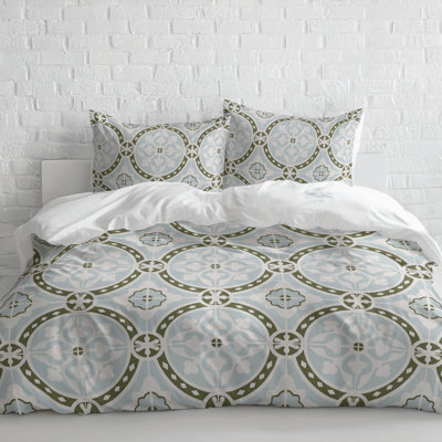 Aleah Decorative Lightweight Comforter Set