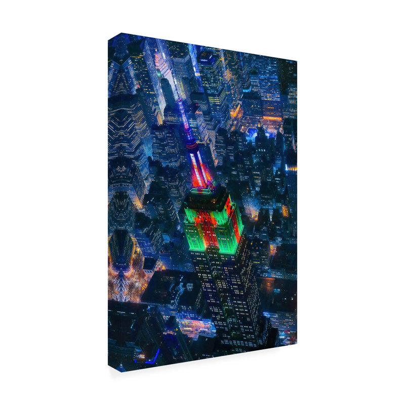 Javier De La Flying Nyc Canvas Art, L 30 po x H 47 po
