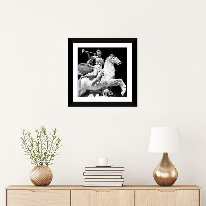 Équestres statue, reproduction de photo sur toile tendue, H 16 po x l 16 po x P 1 po, Papier d'art encadré noir, Blanc
