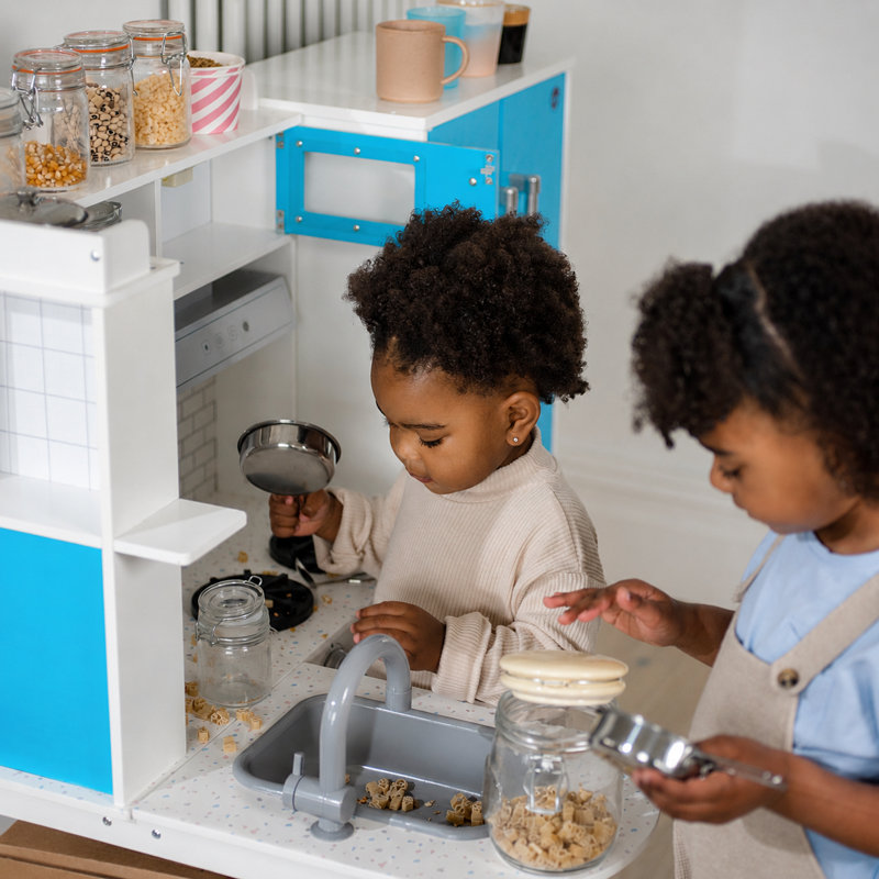 Cuisine de coin en bois Plum® Penne Pantry avec réfrigérateur bleu baie