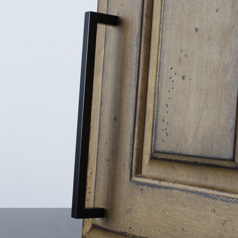 Poignée barre carrée 7 9/16" centré Kai, Noir mat