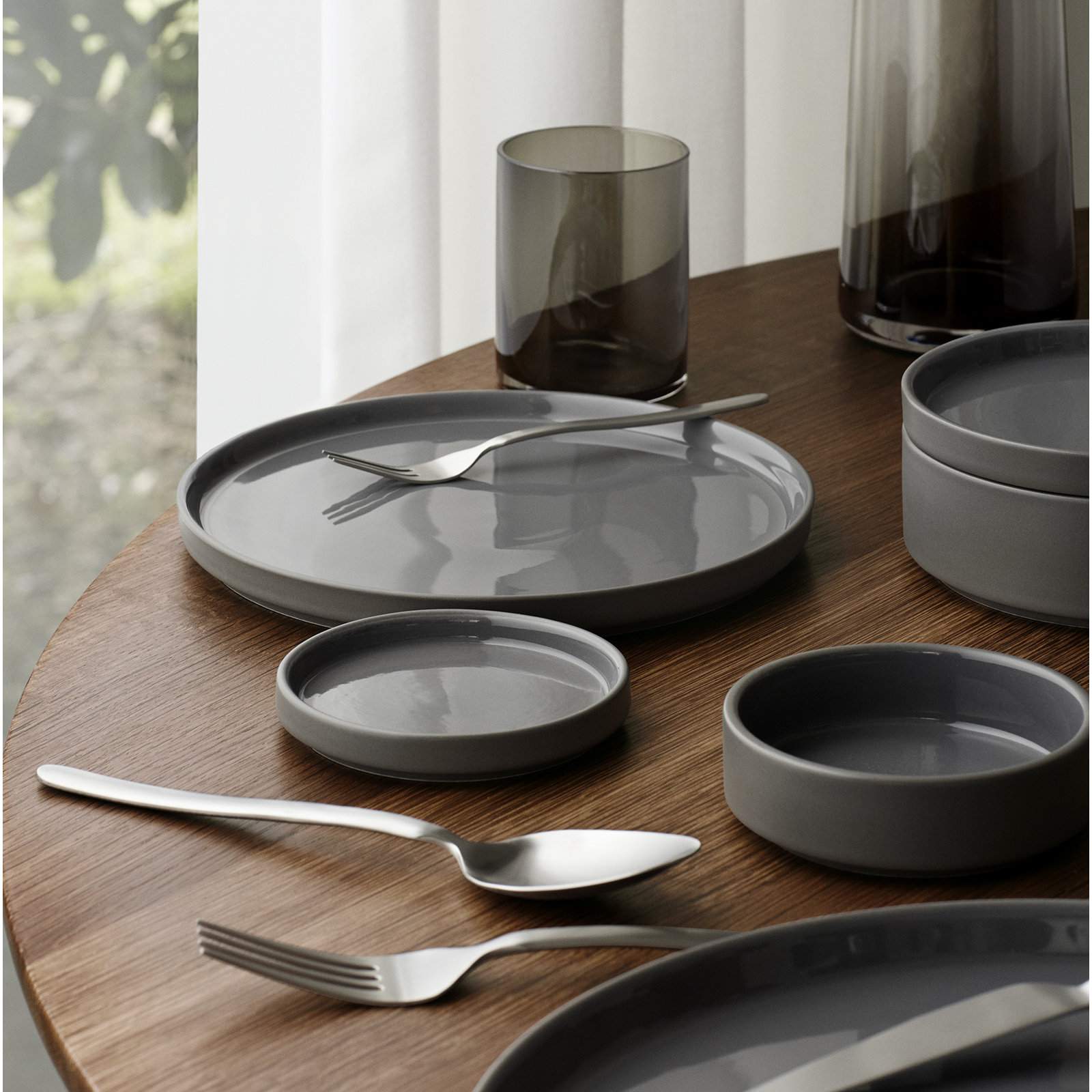 Pilar Stoneware Platter, Mirage Gray