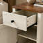 Table de bout de charme avec rangement polyvalent et attrait intemporel