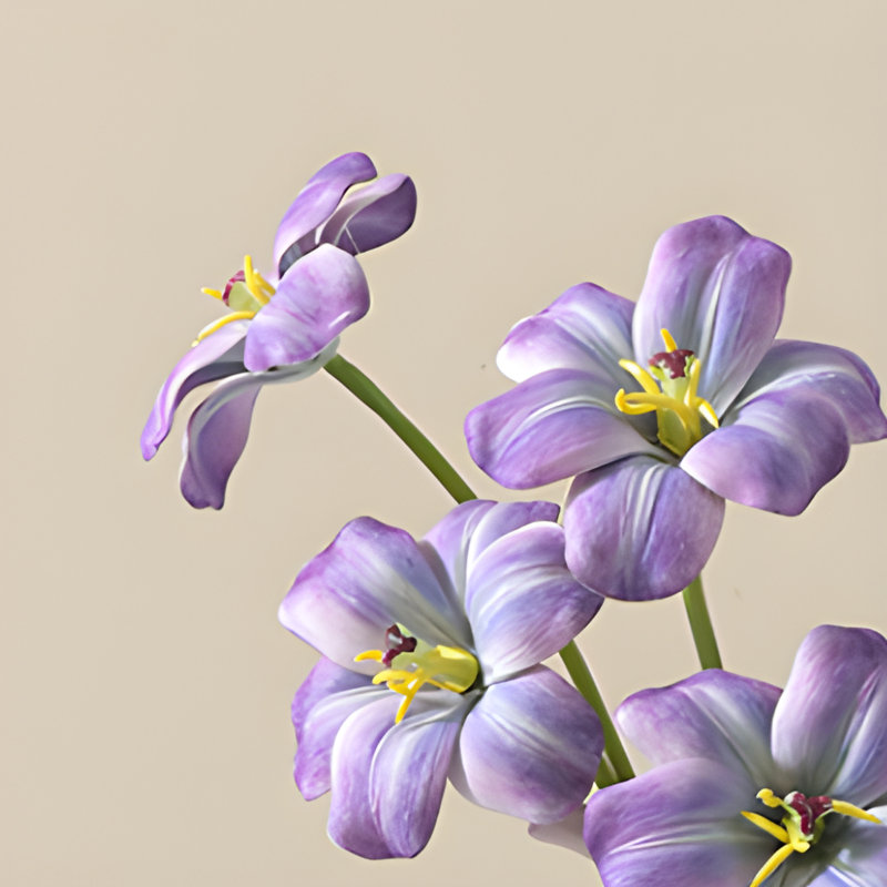Ornements de fleurs simulées