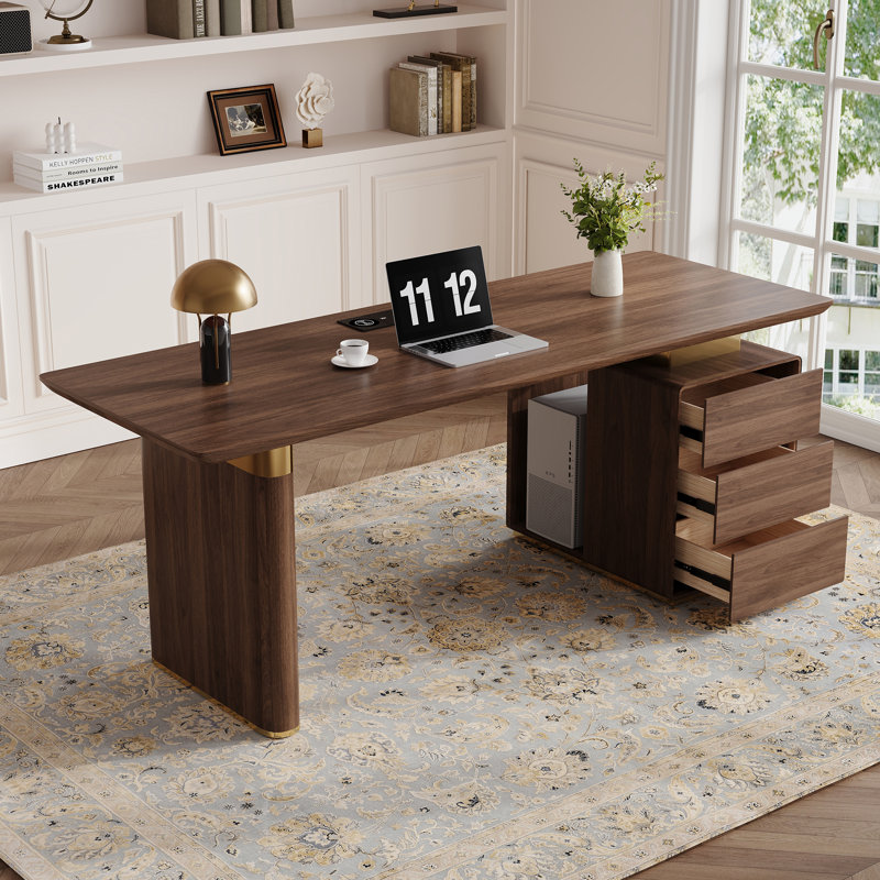Bureau en bois de noyer avec tiroirs de rangement intégrés pour prises de courant et compartiment ouvert pour unité centrale
