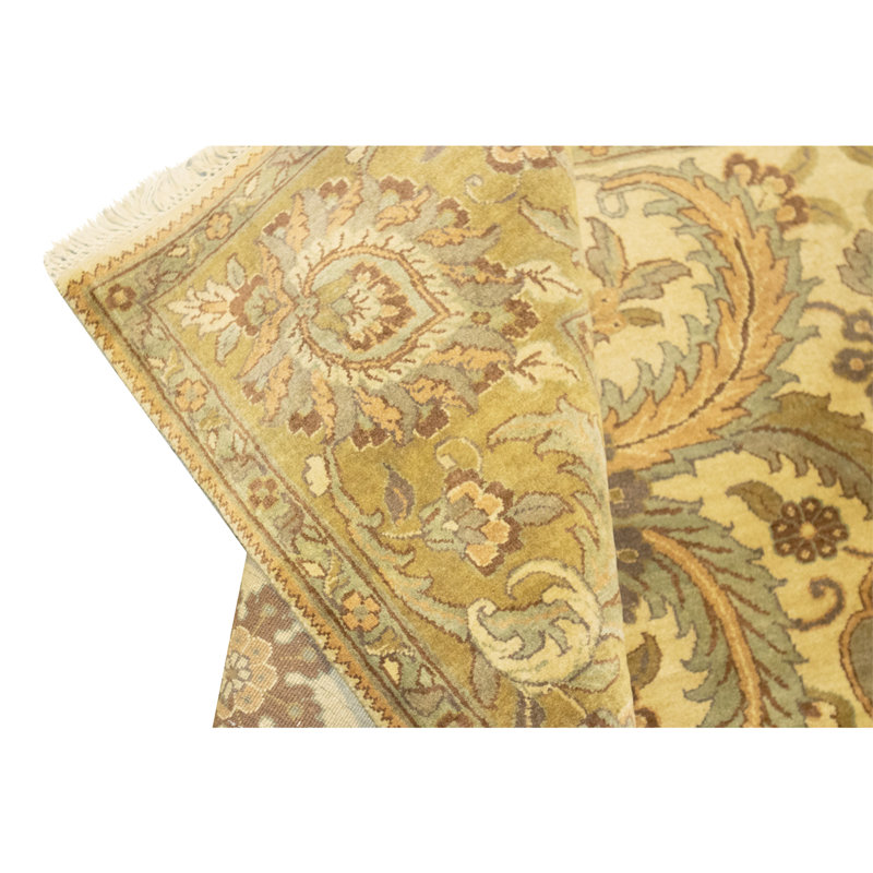 Hand Knotted Wool Oriental Area Rug in Cream And Gold