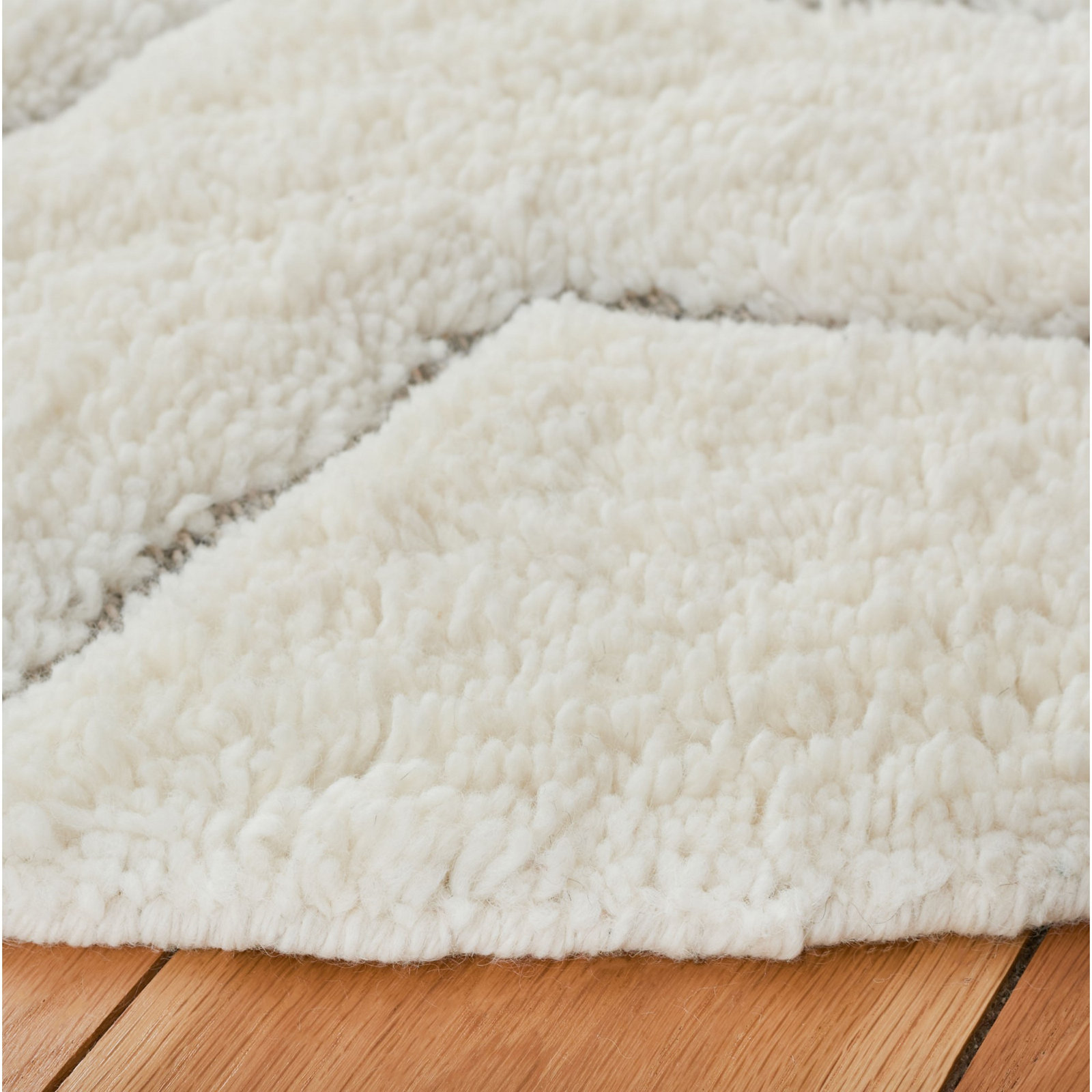 Henrie Ivory Gray Hand-Woven Geometric Rug, Round 6'