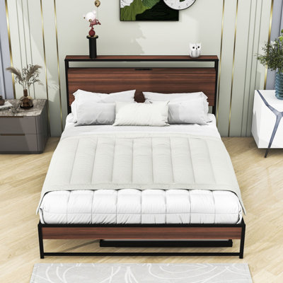 Base de lit plateforme en métal avec couchette et ports USB Wilhelmi