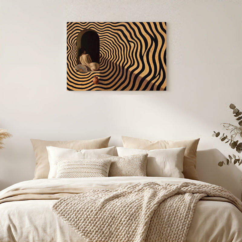 Art mural sur toile nue dans une fenêtre arquée sur une surface ondulée noire et beige, H 24 po x l 36 po