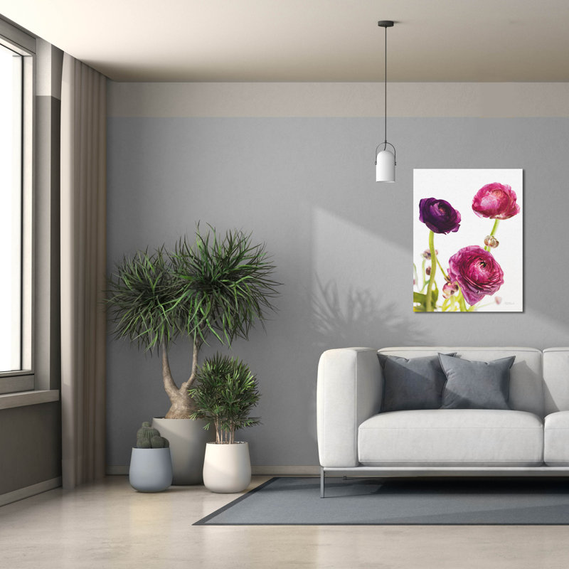 «Spring Ranunculus V» par Laura Marshall, art mural sur toile, H 34 po x l 26 po x P 1,5 po