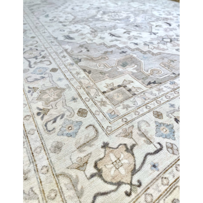 Proprietary Patterns Wool Oriental Area Rug in Serapi Ivory, Rectangle 10' x 14'