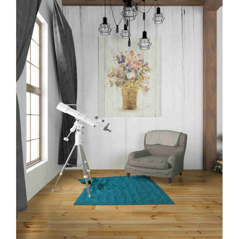 «Wild Flowers in Vase II on Barn Board» par Cheri Blum, art mural sur toile, H 34 po x l 26 po x P 1,25 po