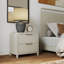 Ensemble de chambre à coucher 5 pièces avec lit à panneaux, commode, miroir, table de chevet et commode Croskey-443976100