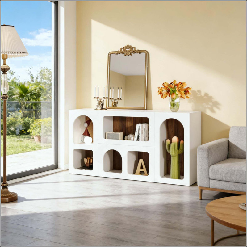 Table d'entrée chic, console en bois, canapé moderne
