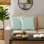 Ensemble de 2 coussins décoratifs en faux satin Omy