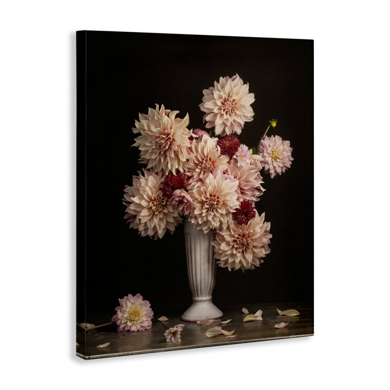 «Dahlia Magic Bouquet» par Leah McLean, H 48 po x l 36 po