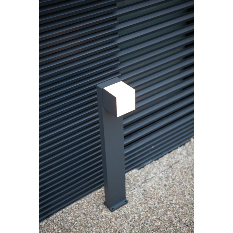 Vachagan Frosted Lamp Post (Full)