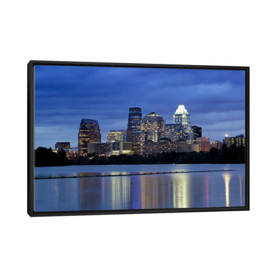 «Buildings At The Waterfront Lit Up At Dusk, Town Lake, Austin, Texas, USA» par Panoramic Images - reproduction d'art sur toile tendue