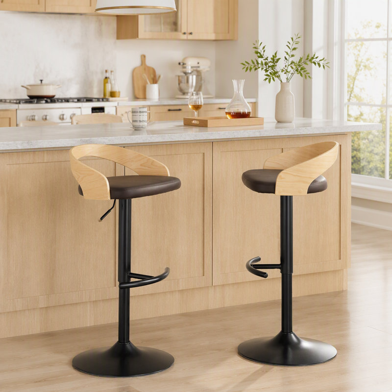 Tabouret de bar réglable avec pivot en métal noir, bois naturel et similicuir brun avec repose-pieds arrondi en T - ensemble de 3