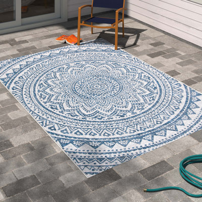 Ellefson Ivory/Navy Indoor/Outdoor Area Rug