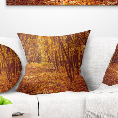 Coussin de forêt à feuilles tombées
