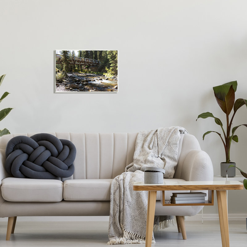 «Bridge Over Babble Brook» par Stede Bonnett, H 13 po x l 19 po x P 0,5 po, Bois
