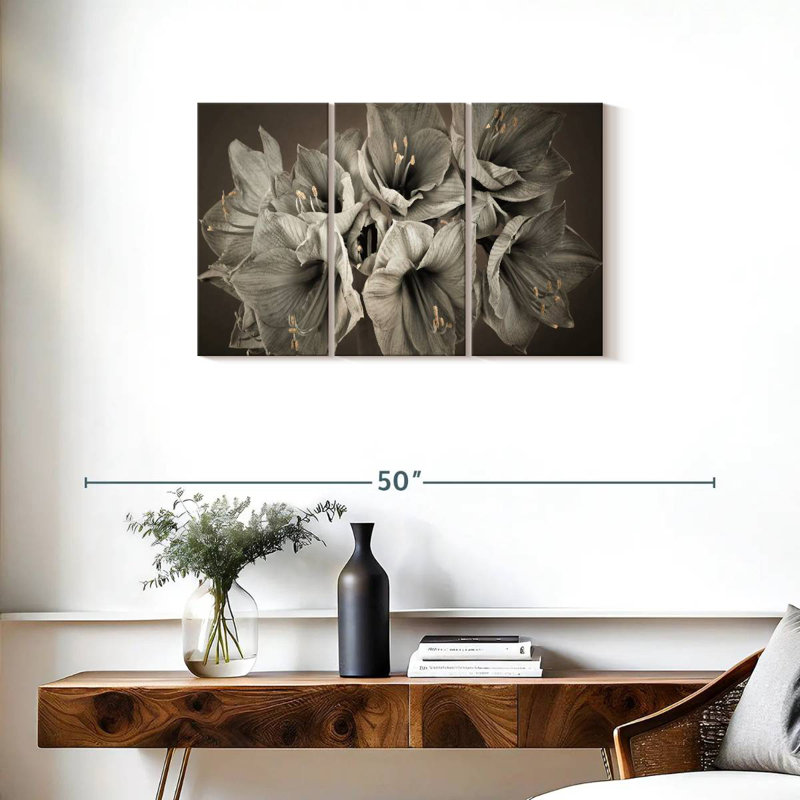 Harnek Grand Floral, 20" H x 33" W