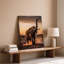 Toile, un majestueux éléphant se dresse fièrement dans un vaste paysage aride au coucher du soleil-2007298567