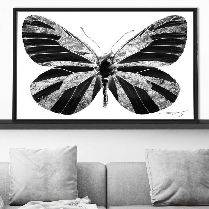 «Silver Butterfly (Horizontal)» par Jodi - impression, H 31,5 po x l 51,5 po x P 2 po, Cadre flottant noir