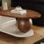 Une table basse mobile de style moyen-962950359