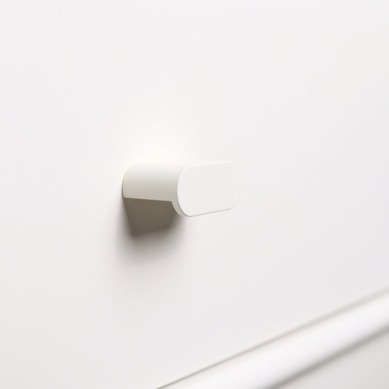 1.75" Oval Knob, Snow (White)
