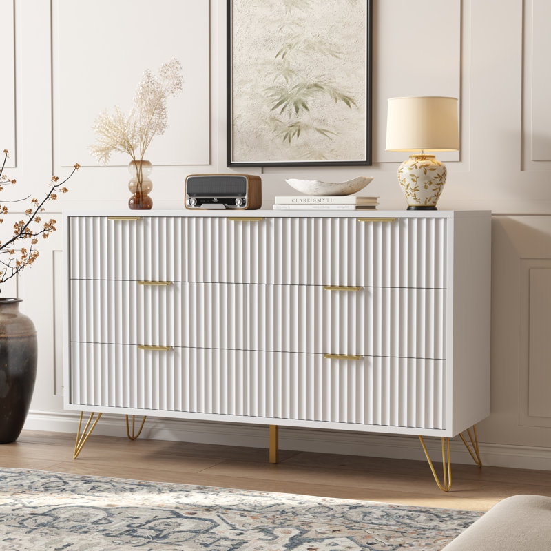 Commode 7 tiroirs pour chambre à coucher l 47 po Mordern, commode blanche cannelée pour le salon, Blanc