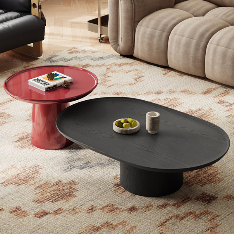 Table basse en bois de style italien.