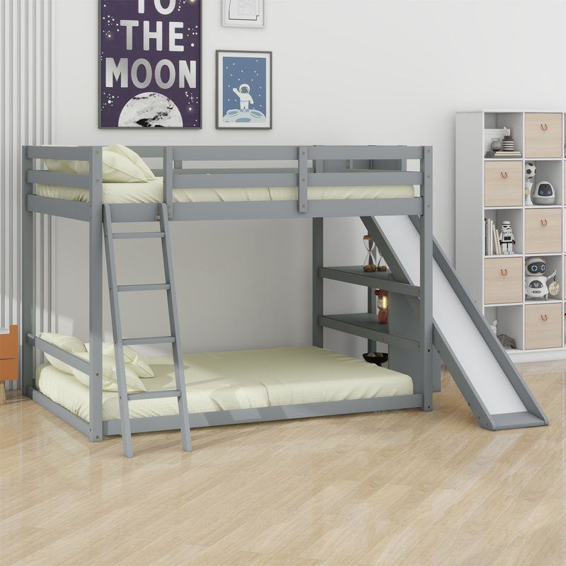 Lit superposé avec échelle, glissade et tablettes, gris
