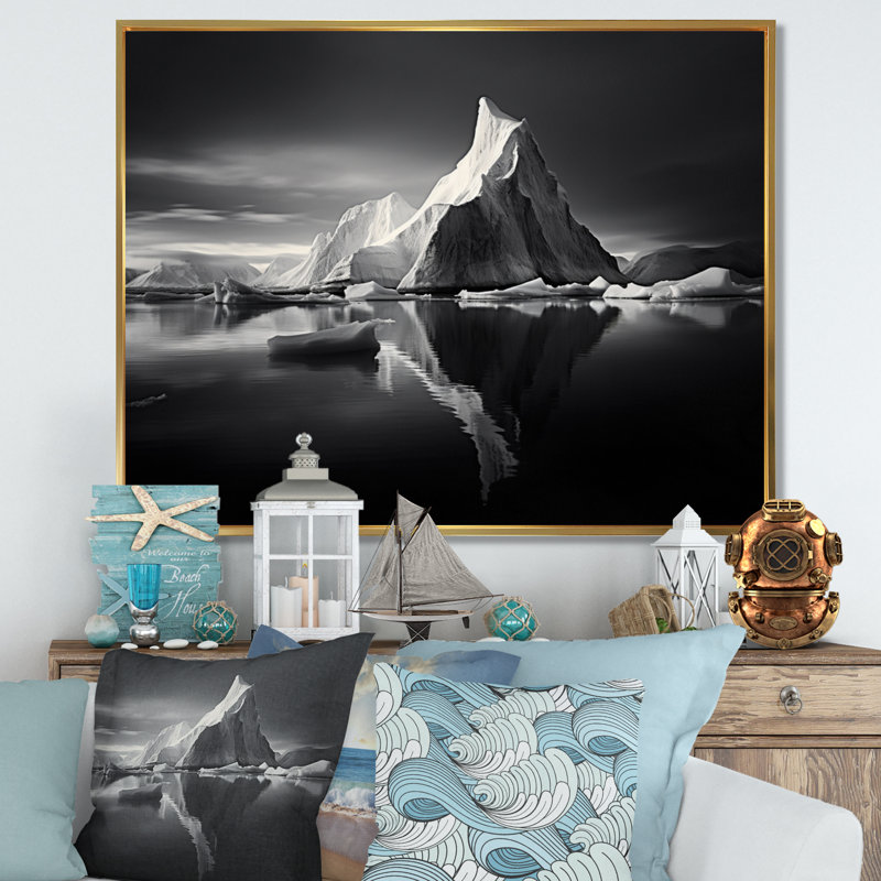 «Iceberg gris élégant de l'Arctique», reproduction sur toile, H 24 po x l 32 po, Cadre flottant doré