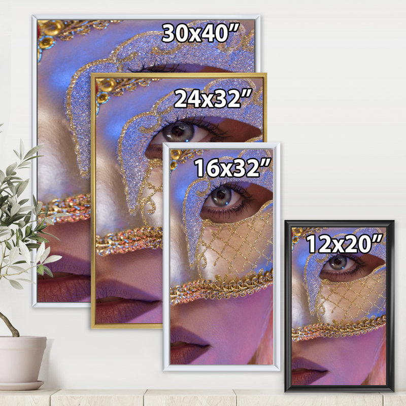 Masque vénitien - photographie sur toile, Toile avec cadre noir, H 40 po x l 30 po x P 1 po