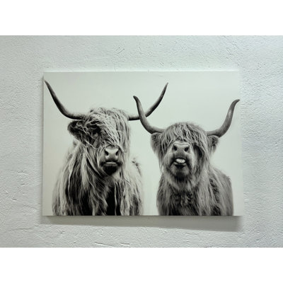 Impression sur toile Highland Cow: Rustic Farmhouse Living Room, 1P GoldFramedCanves