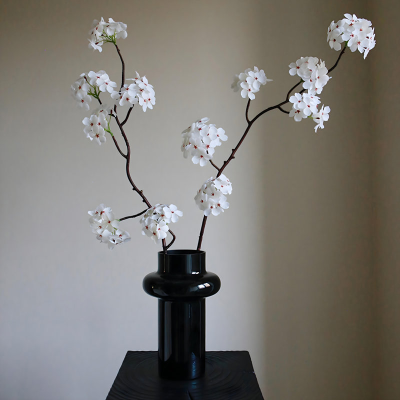Ornements de fleurs simulées
