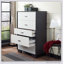 Commode à 5 tiroirs blanche et espresso avec rangement spacieux, parfaite pour l'organisation moderne et élégante d'une chambre à coucher