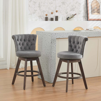 Ensemble de tabourets de bar 26 po à hauteur de comptoir 26 po, 2 tabourets pivotants à 360 ° avec dossier et main - boutons touffetés - bords garnis, tabourets de comptoir de cuisine rembourrés en velours sur pieds en bois