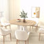Table de salle à manger extensible ovale avec rallonge amovible, idéale pour une cuisine de style campagnard.