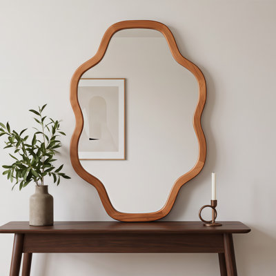 Miroir mural en forme de nuage 61 x 91 cm, couleur miel, cadre en bois massif, style ferme, bords festonnés irréguliers, idéal pour salle de bain, entrée ou salon.