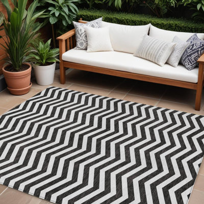 Tapis intérieur lavable à chevrons noir et ivoire 9 pi x 12 pi