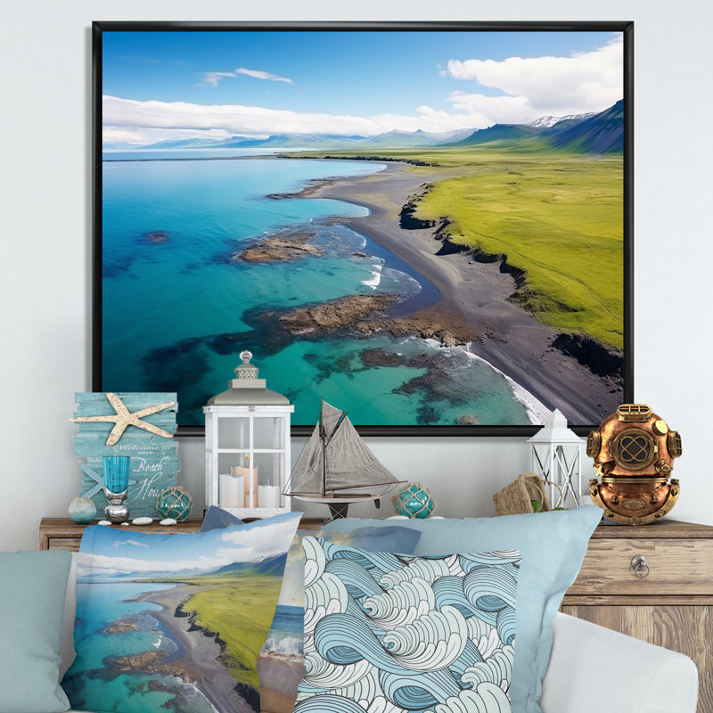 Vue aérienne de la plage en Islande I - plage et océan, art mural, Cadre flottant noir, H 16 po x l 32 po x P 1 po